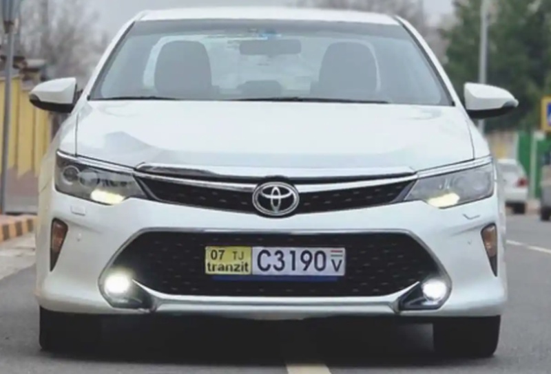 Лобовое стекло на Toyota Camry 5